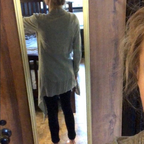 Light gray Merle sweater - Picture 2 of 5